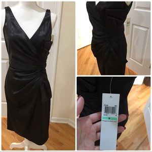 Black v neckline dress with bow accent